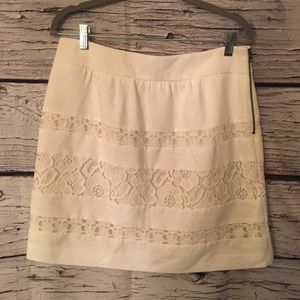 Ann Taylor LOFT Ivory Lace Accent Skirt. Size 8.